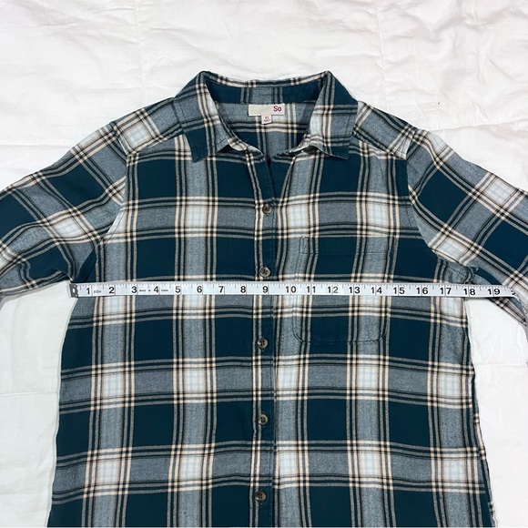 SO Juniors’ Button Front Flannel Top. Size XS. Green, Cream, White. 100% Cotton - Picture 3 of 10